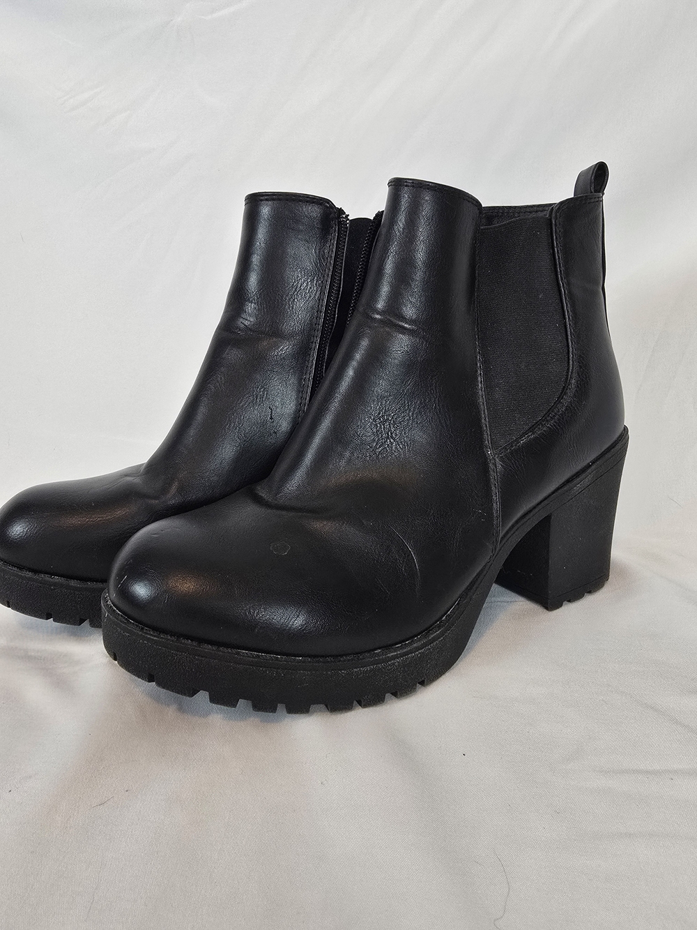 Refresh Club-01 Black Chunky Heel Chelsea Booties - Women